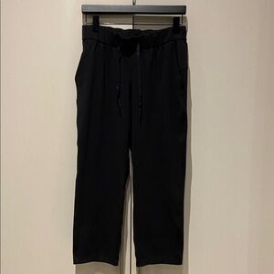 Lululemon On the Fly Crop *23" EUC